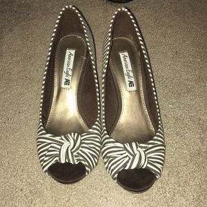 American Eagle striped wedges!